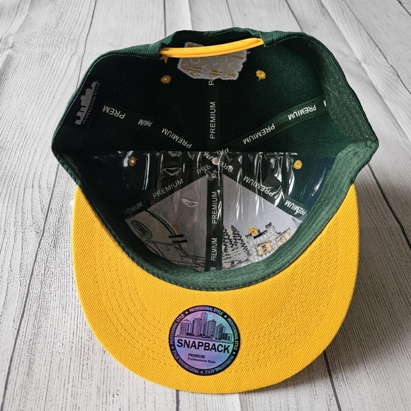 Green Bay Snapback Embroidered Cap - Picture 7 of 7